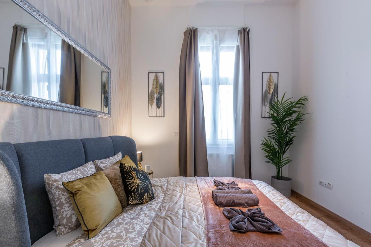 Apartment Luxurious Art Deco In The King Street Budapest